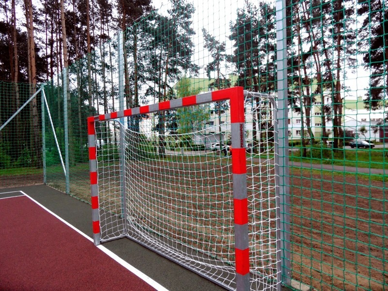 Sprzęt sportowy na boisko...