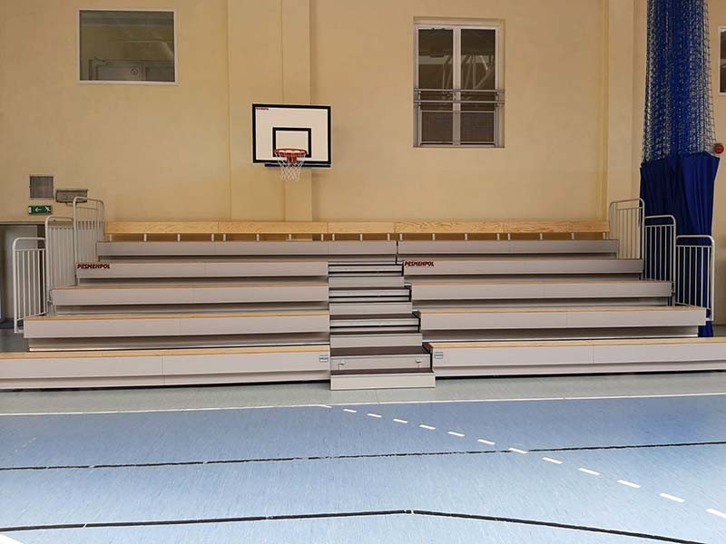 Trybuna teleskopowa...