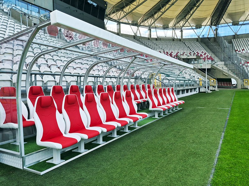 Kabiny dwurzędowe dla zawodników rezerwowych VIP, 26-miejscowe