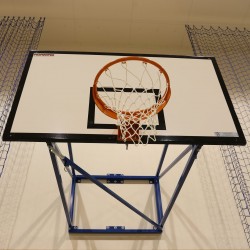 Konstrukcja do koszykówki uchylna składana w bok, wysięg od 100 do 160 cm